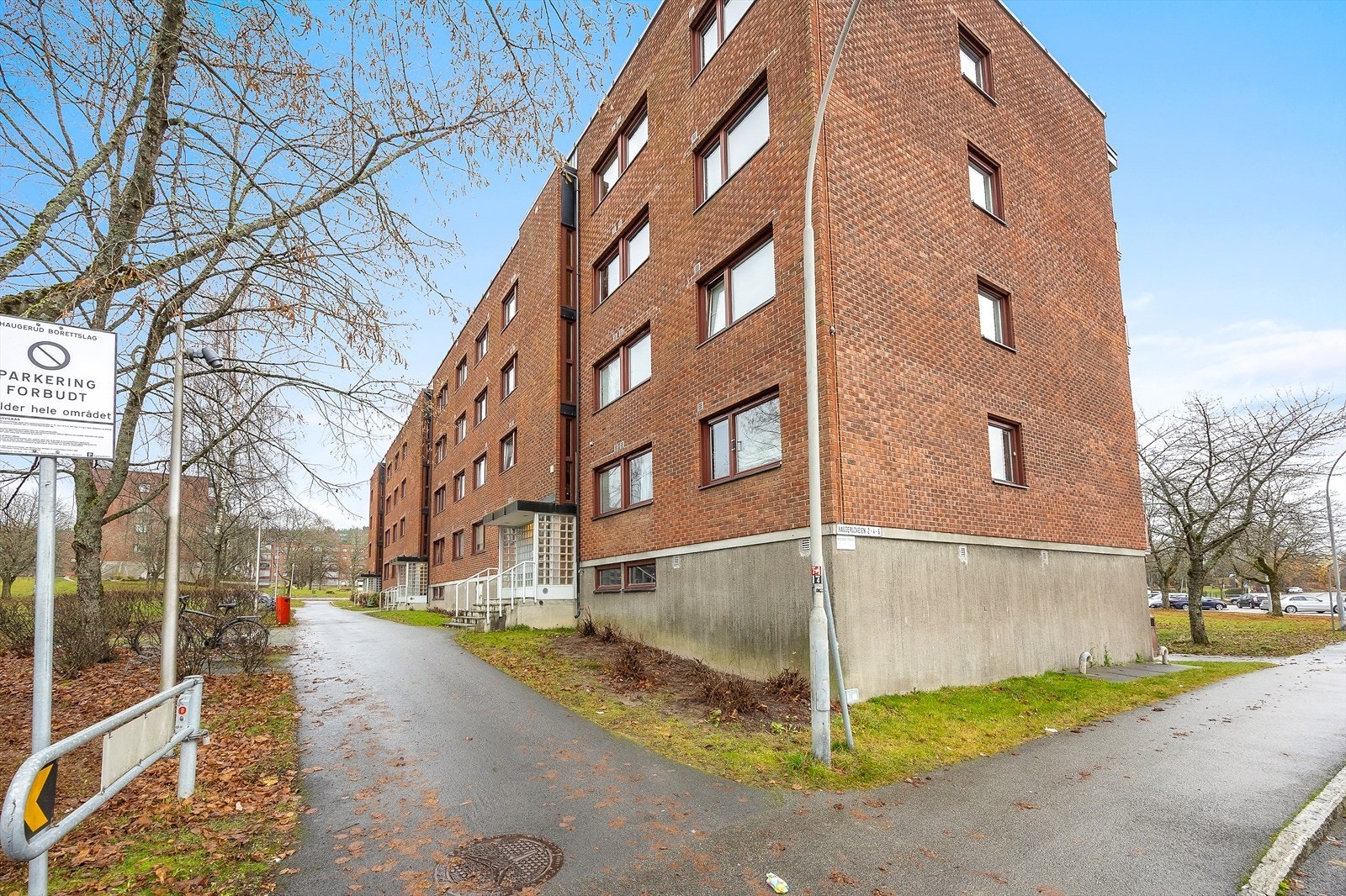 Boligen har utmerkede transportforbindelser med kort gangavstand til både buss- og T-banestasjoner Galleribilde