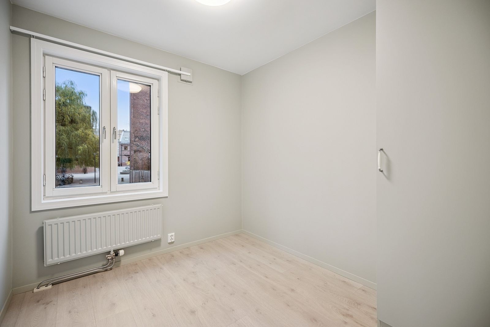 Soverom med skap Galleribilde