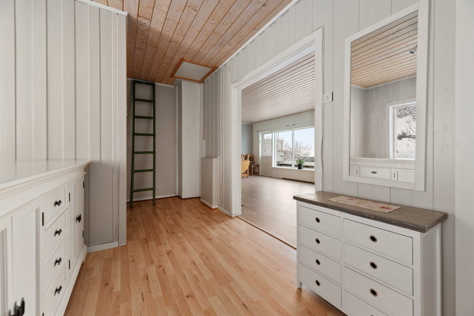 Fra gangen mot stua. Galleribilde