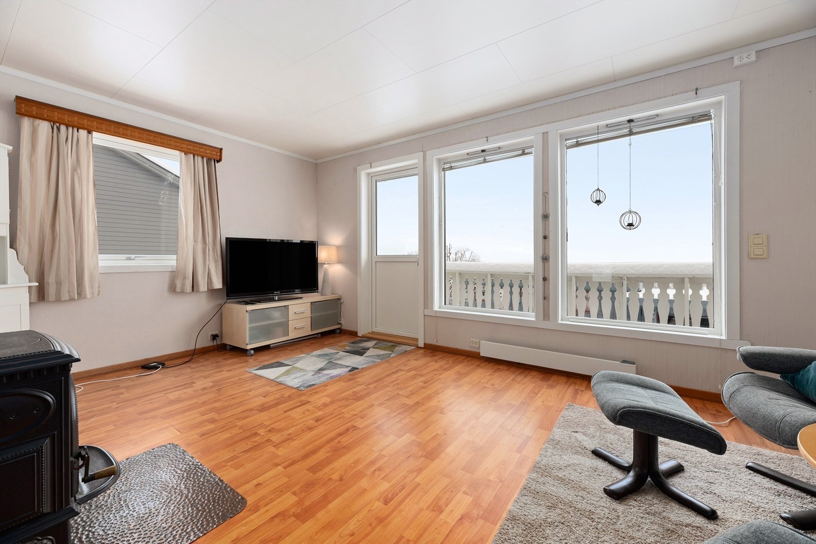 Stue med utgang til veranda. Galleribilde