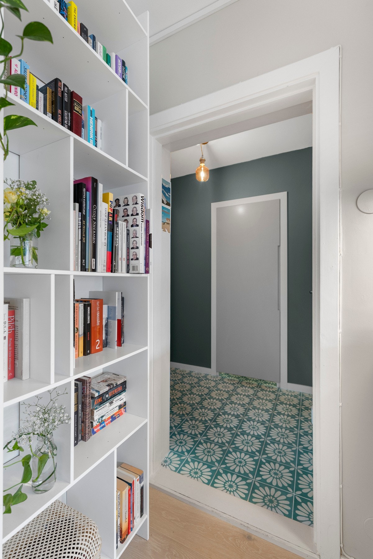 Fra stue/kjøkken mot entrè Galleribilde