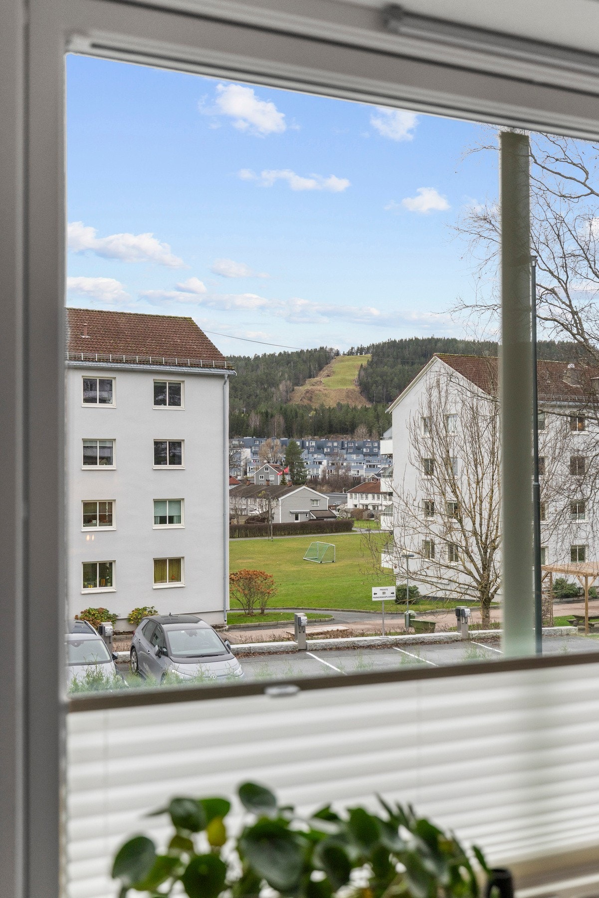 Hyggelig utsyn fra stuevindu mot Grefsenkleiva Galleribilde