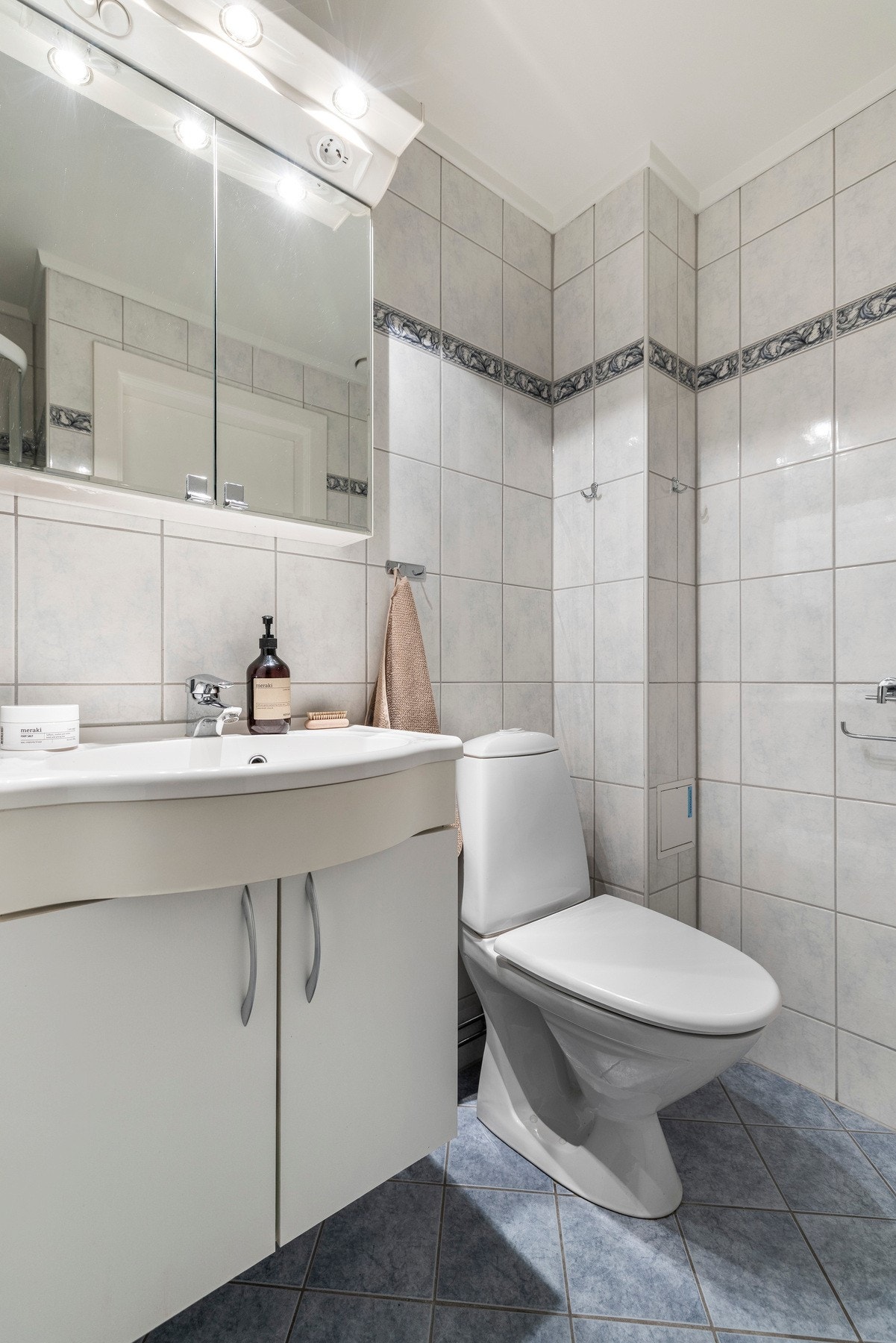 Pent flislagt bad Galleribilde