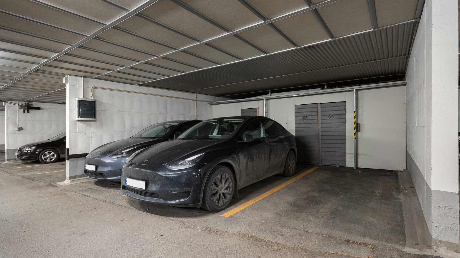 Garasjeplass nr. 69 følger eiendommen. Galleribilde