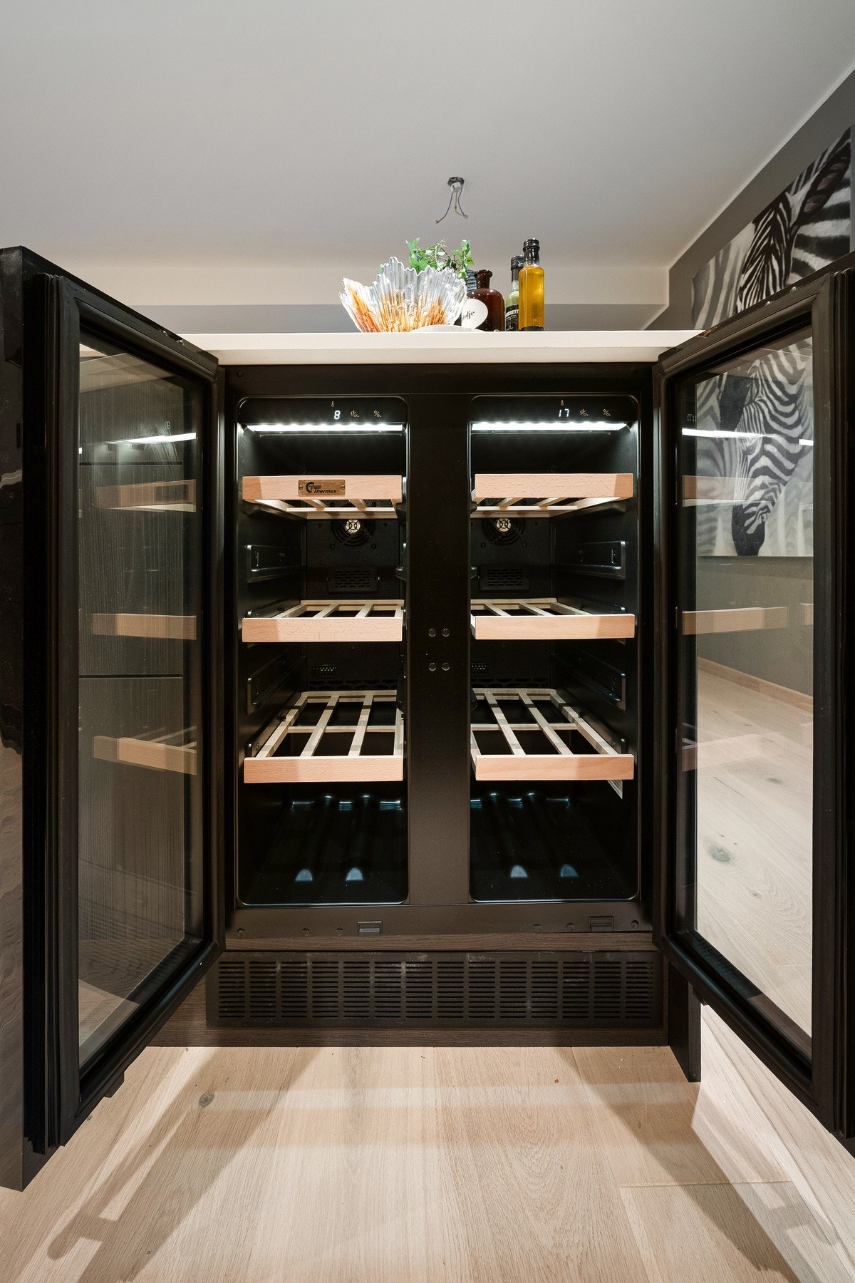 Innbygget vinskap fra Thermex i kjøkkenøy. Galleribilde