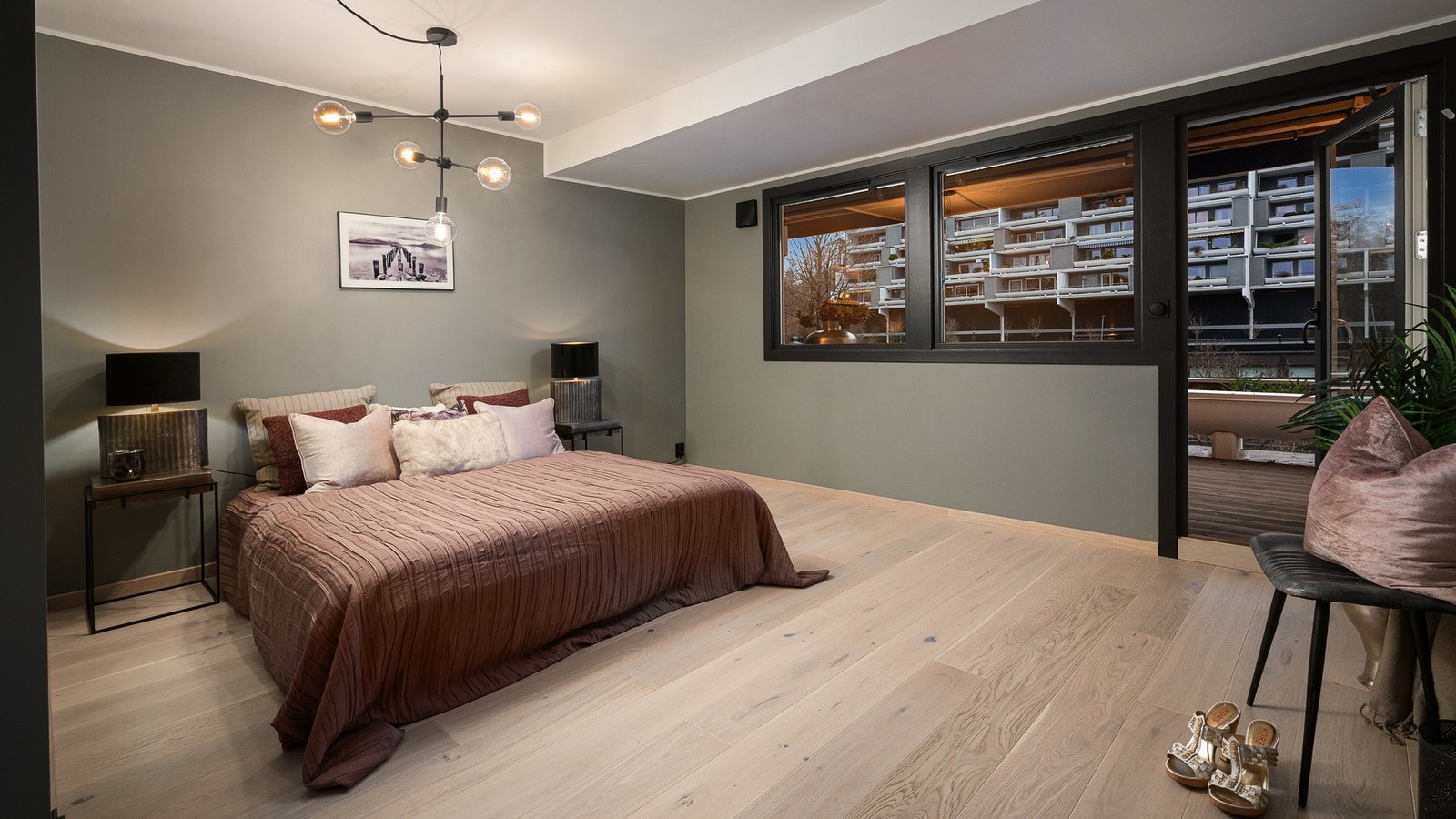 Soverom 2 / TV-stue med utgang til terrasse. Galleribilde