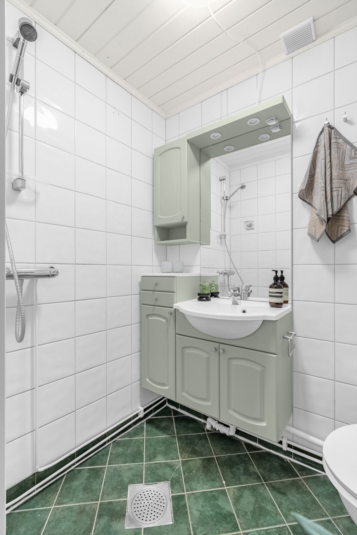 Flislagt bad med varmekabler i gulv Galleribilde