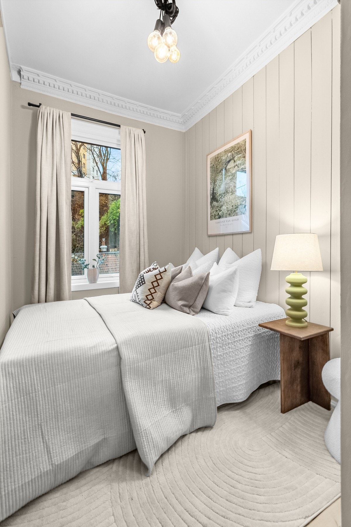 Lyst og delikat soverom av god størrelse Galleribilde