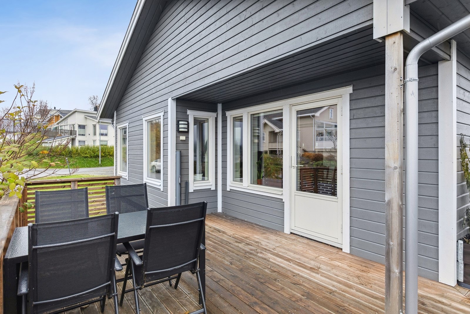 Her er det bare å fyre i grillen, her er det plass til venner og familie. Galleribilde