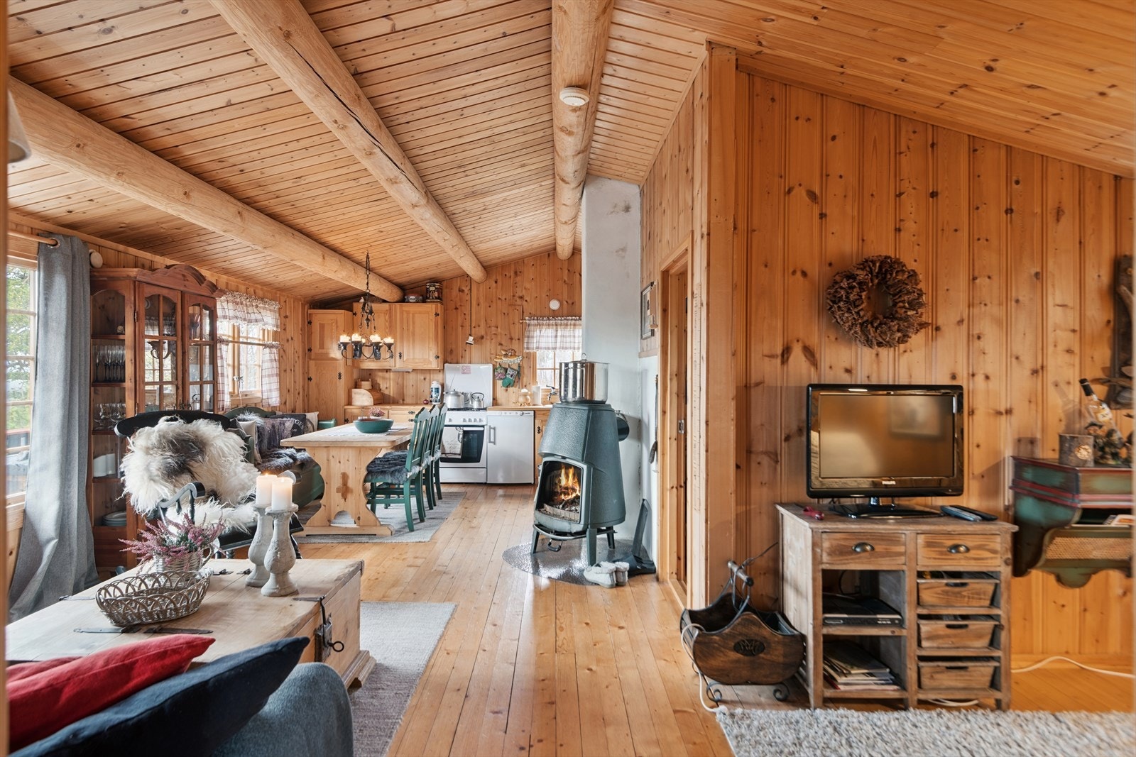 Stue og kjøkken. Galleribilde