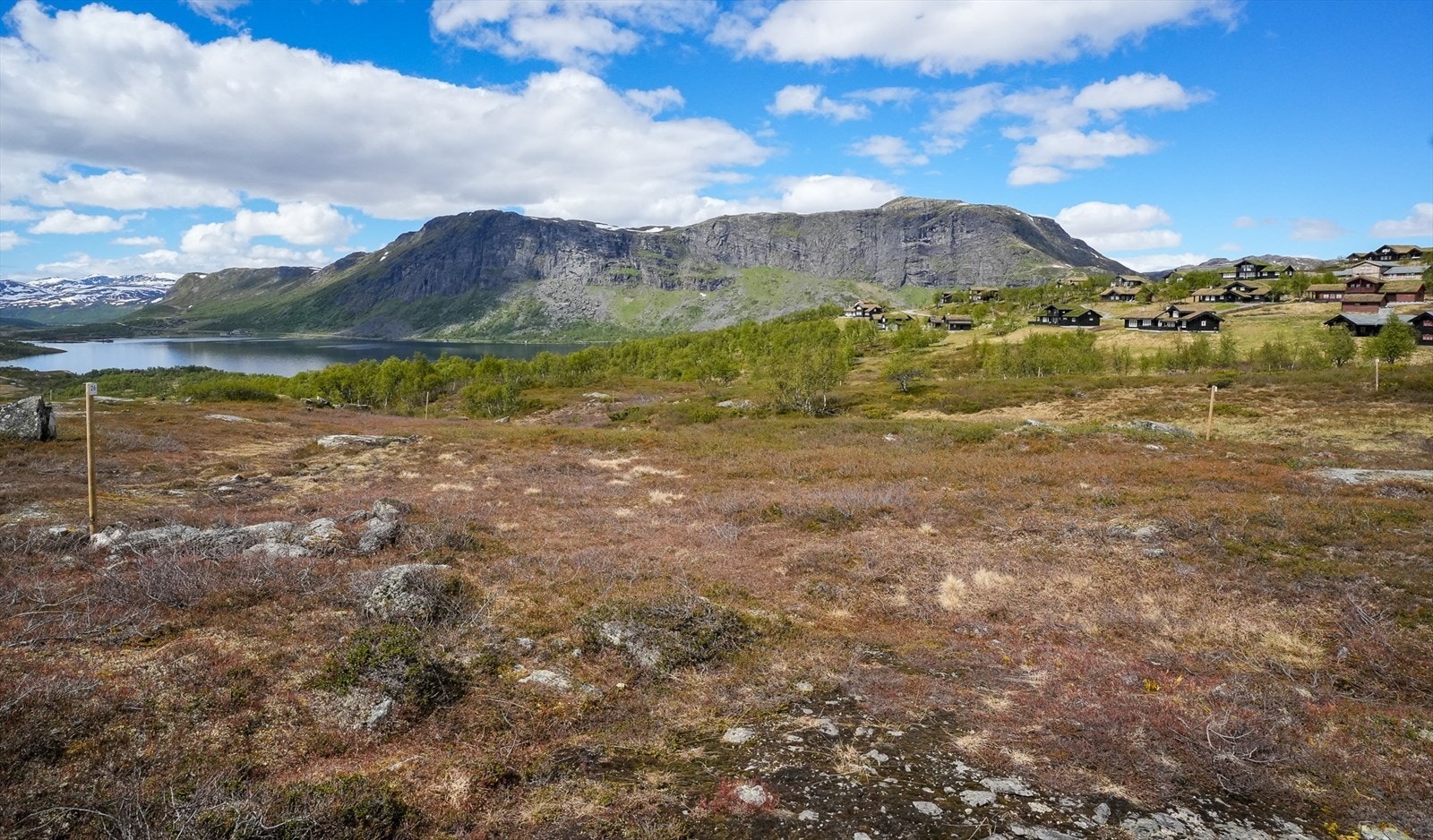 Tomtene er merket med stolper. Se tomtevelger for beliggenhet og priser. Galleribilde