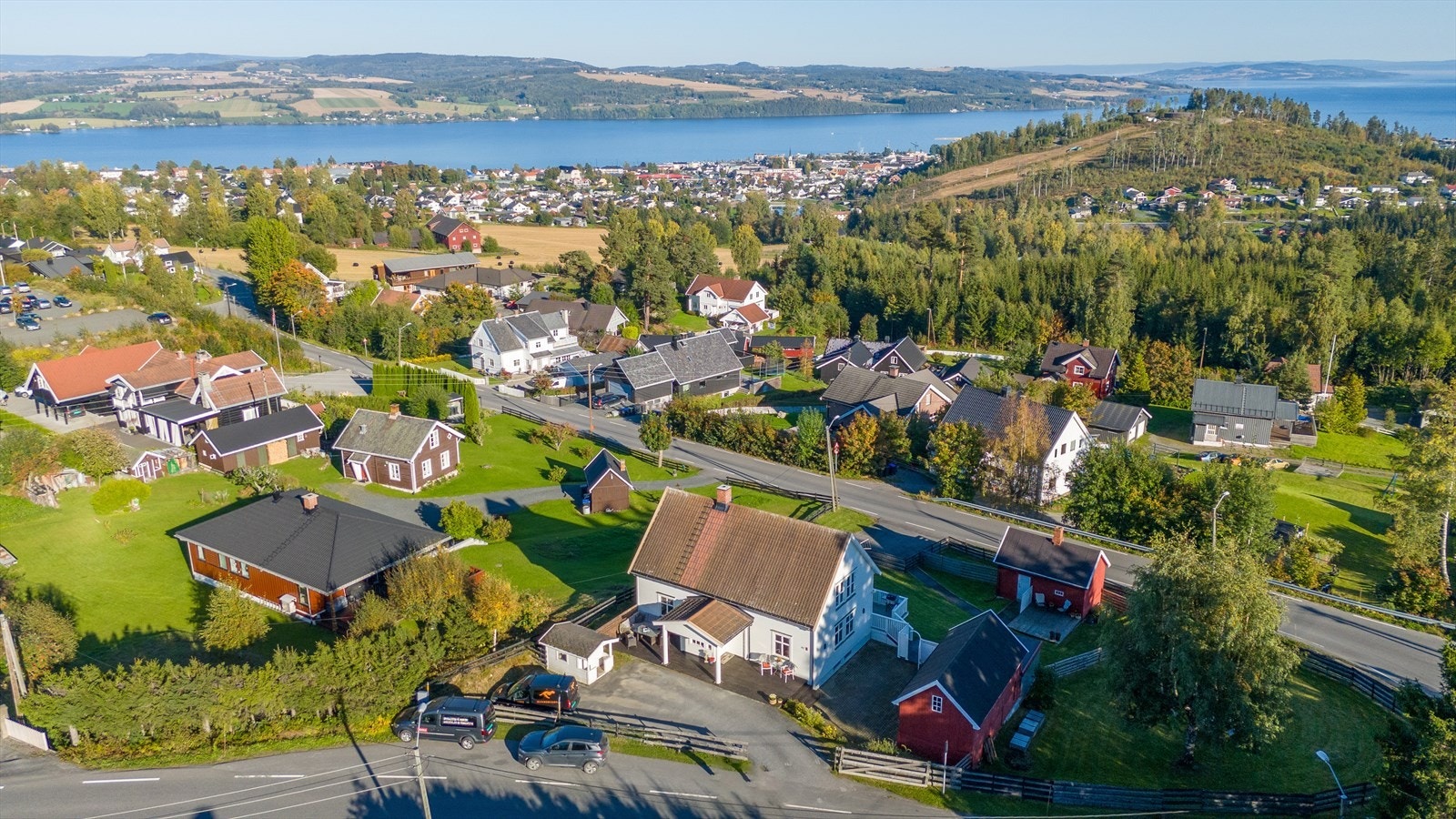 Velkommen til en koselig enebolig i et flott område i Gjøvik - Alpint i Hovdebakken med belysning vinterstid Galleribilde