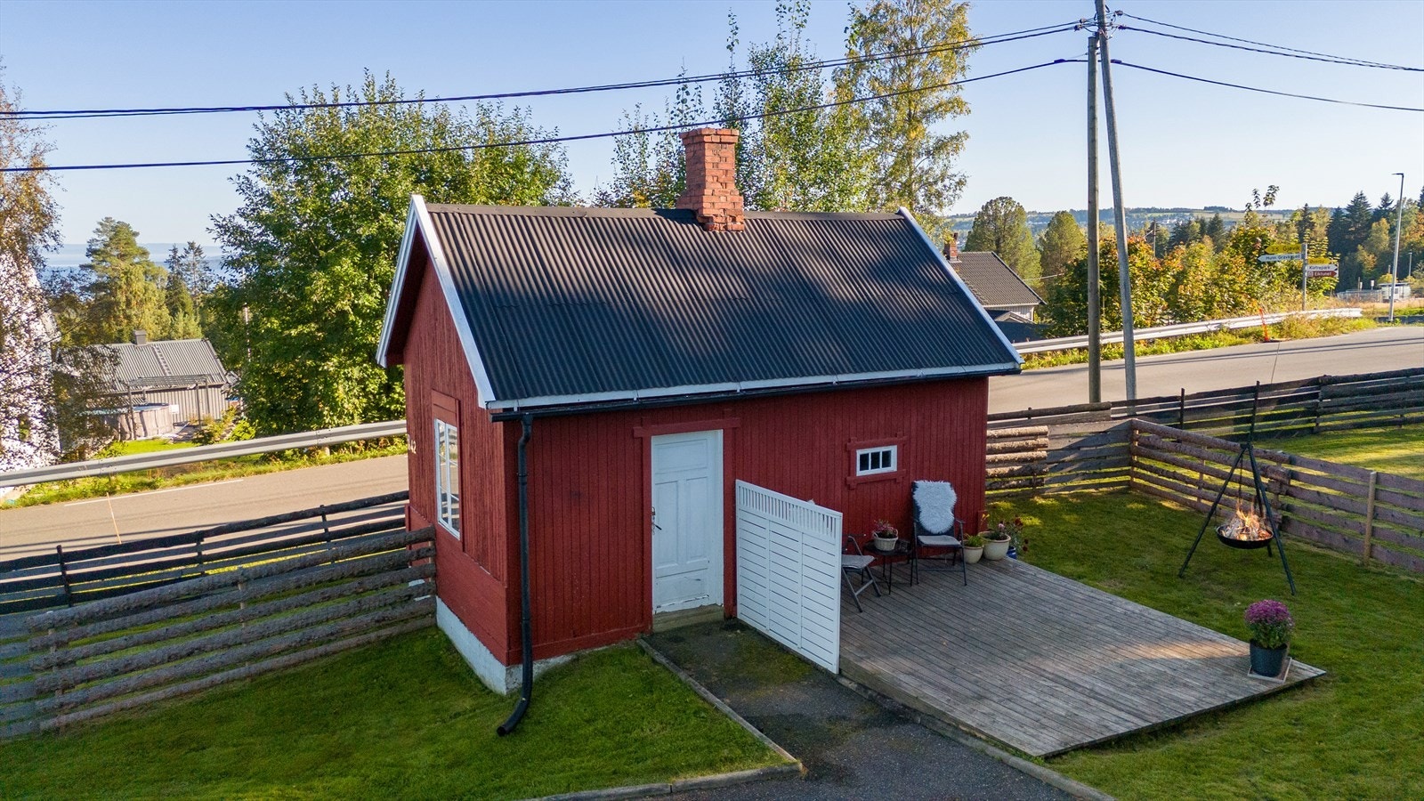 Bryggerhus - Indre gjerdet er nå fjernet - Det ytre gjerdet mot veien står Galleribilde