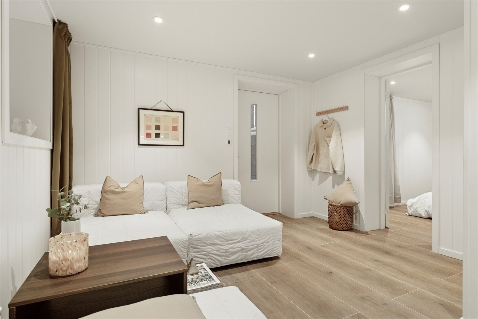 Utleiedelen er på ca. 45m² og utleid for kr. 13.000,- pr. mnd. Galleribilde