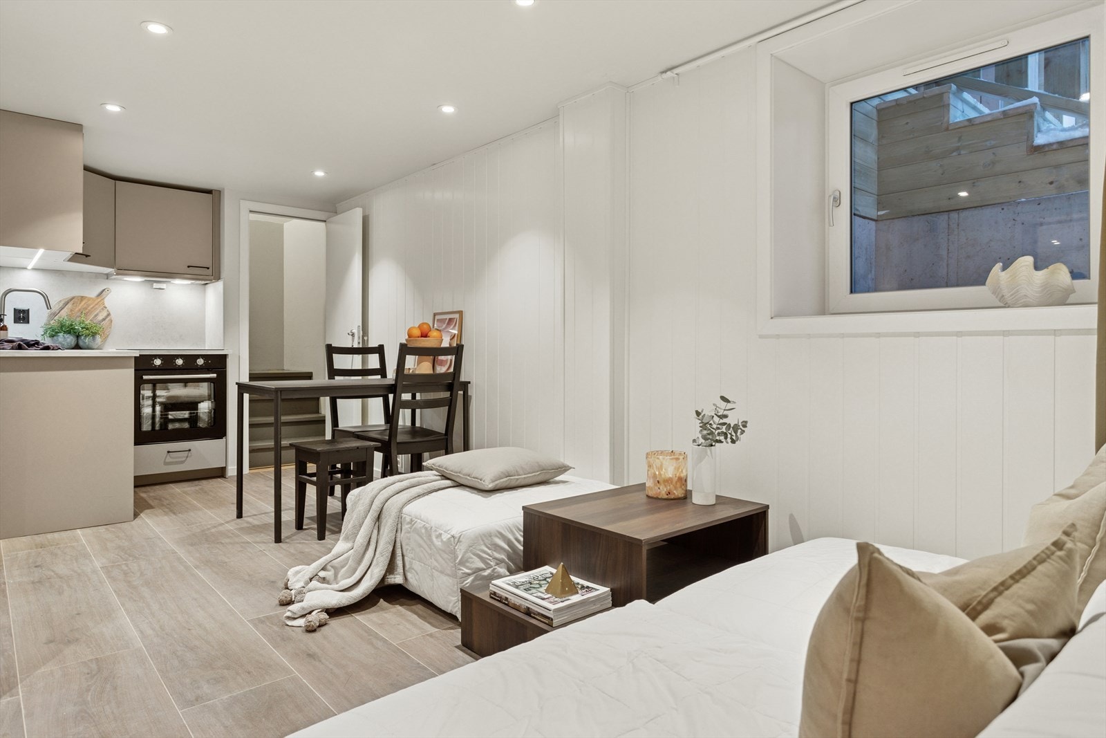 Åpen stue/kjøkkenløsning i utleiedel. Galleribilde