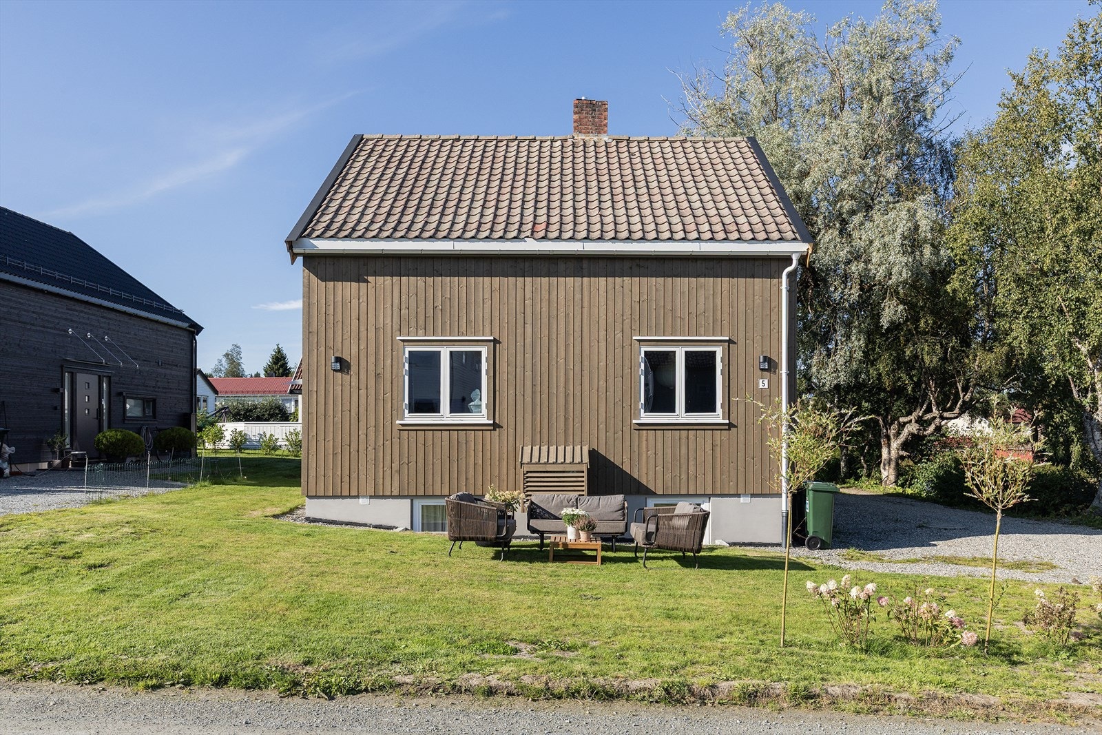 Det er etablert en utleieleilighet i kjelleren med egen inngang. Galleribilde