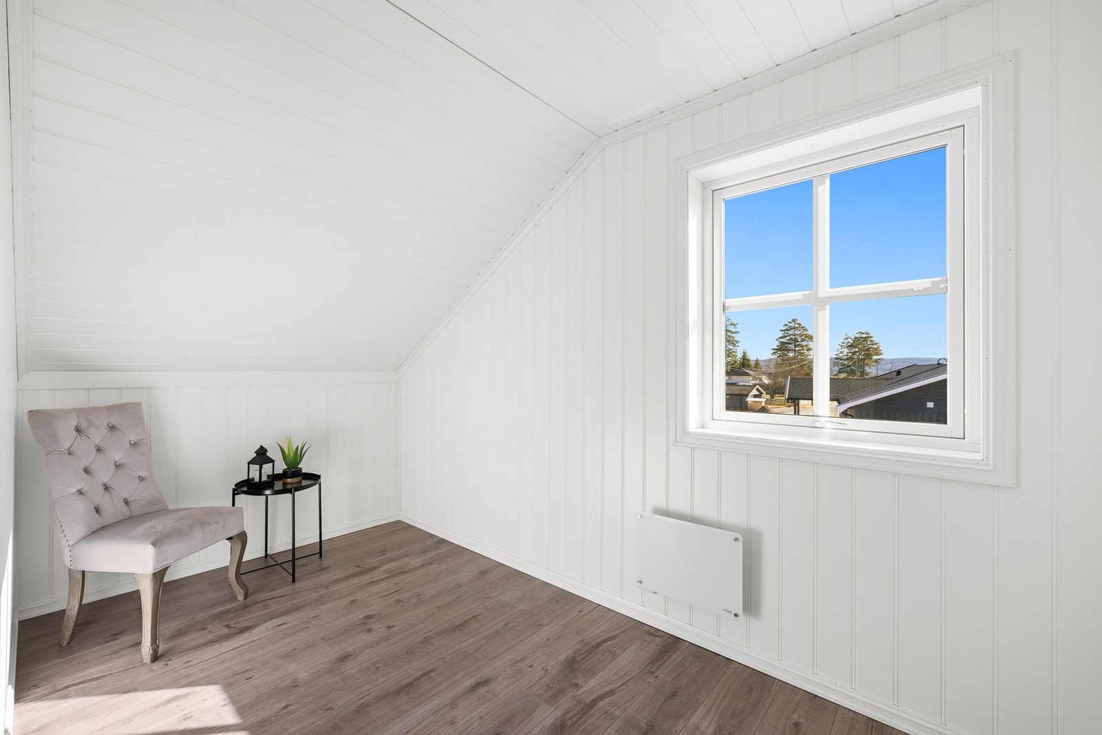 Soverom III - Praktisk soverom med plass til seng og tilhørende møblement. Rommet passer perfekt som barnerom, gjesterom og/eller kontor. Galleribilde