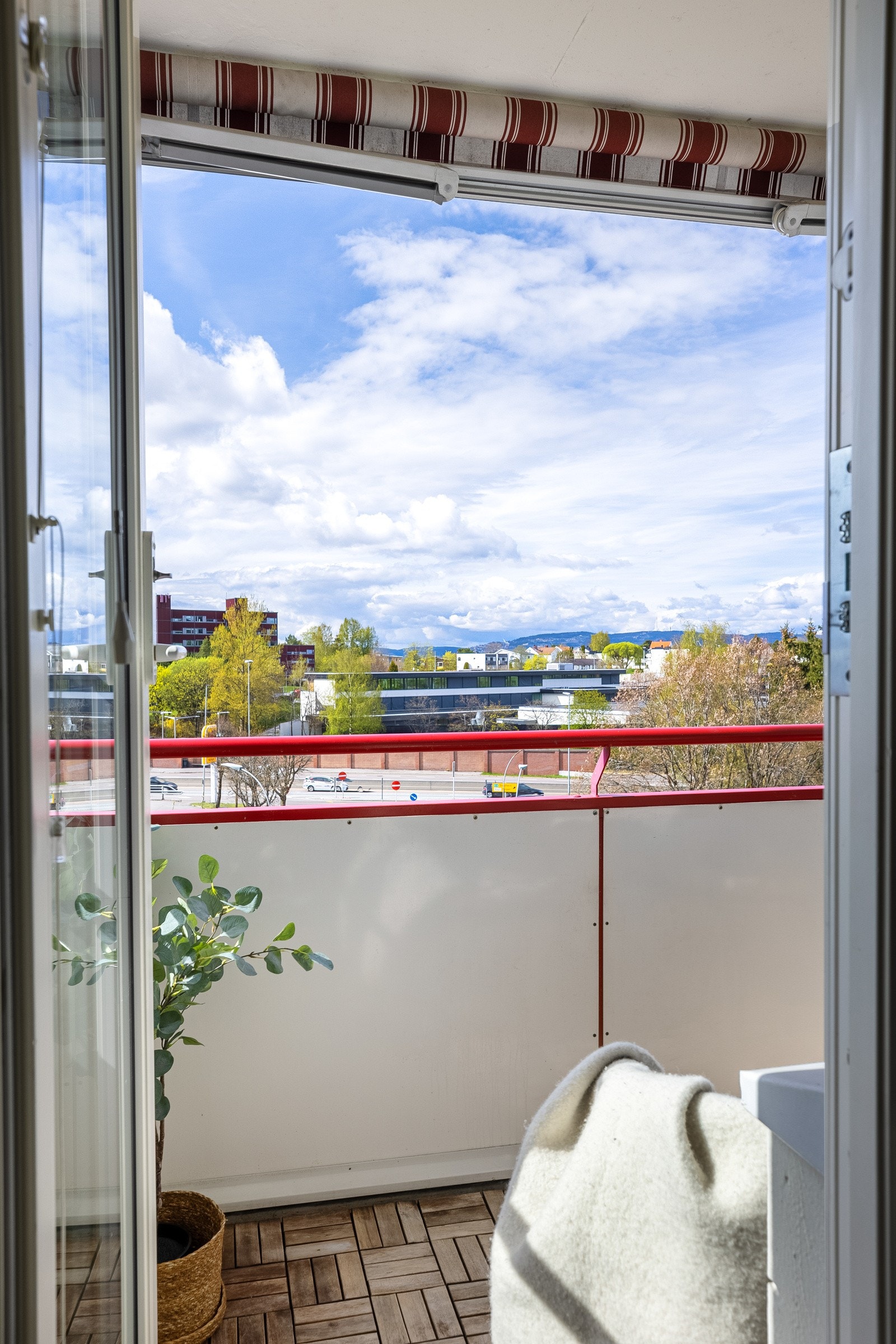 - Balkongen måler ca 4 kvm - Galleribilde