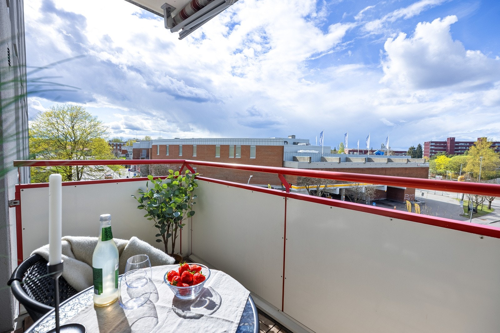 - Balkongen vender mot nordvest - Galleribilde