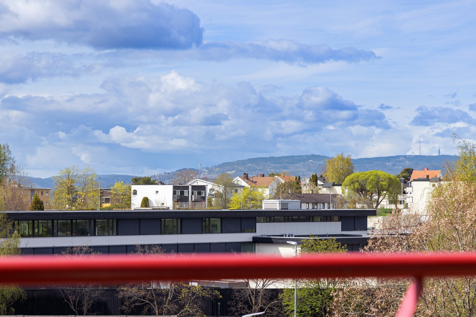 - Man kan skimte Holmenkollen i det fjerne - Galleribilde