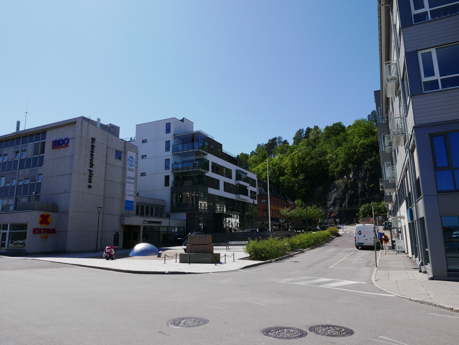 Utsikt mot byens torg Galleribilde