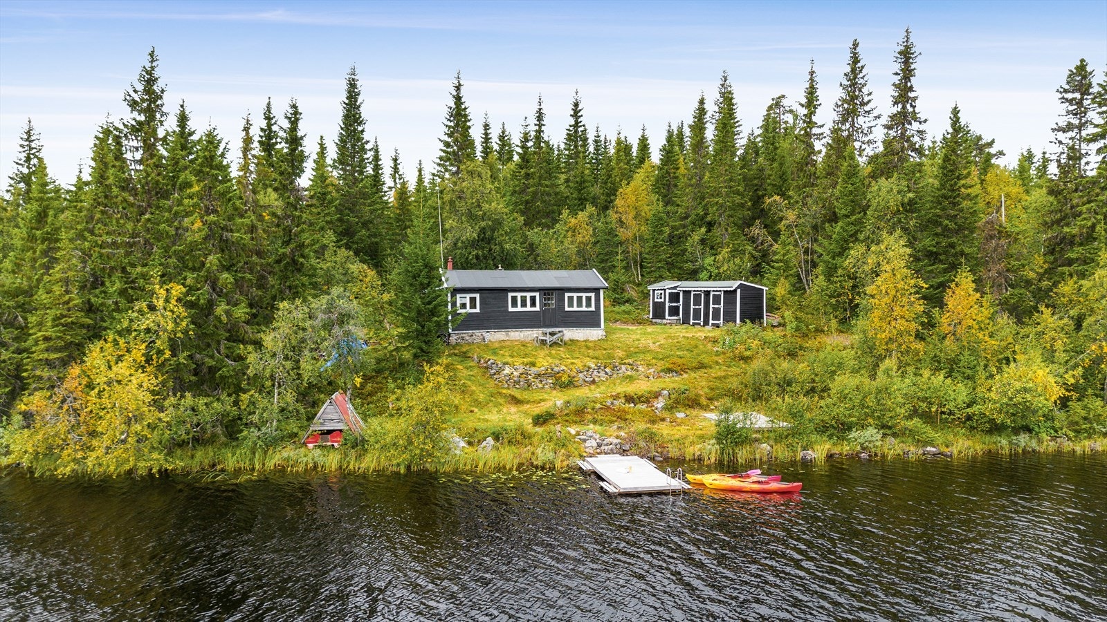 Vannet innbyr til turer med både båt, kano og kajakk, gjerne rundt Juvkamsøyangen, eller kanskje bort til hytteforeningens flotte gapahuk. Galleribilde