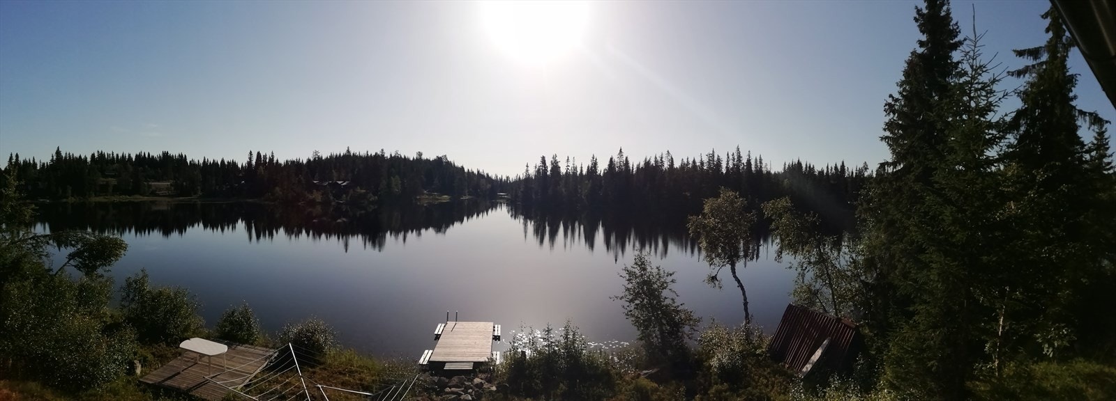 Sommeridyll med speilblankt vann. (Selgers foto) Galleribilde