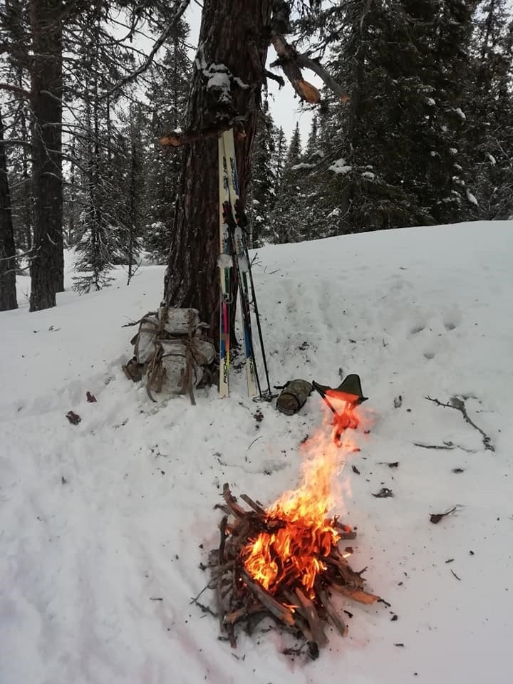 Om vinteren er det omlag 100 m til oppkjørte skiløyper. Her kan en glede seg over doble skispor Øyangen rundt, som er en fin, liten tur på ca. 3,5 km. (Selgers foto) Galleribilde