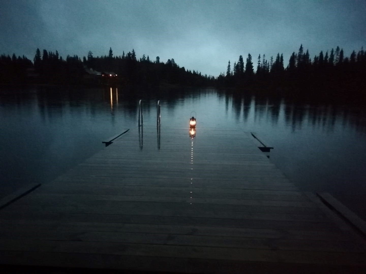 Om kvelden blir det trollsk stemning. (Selgers foto) Galleribilde
