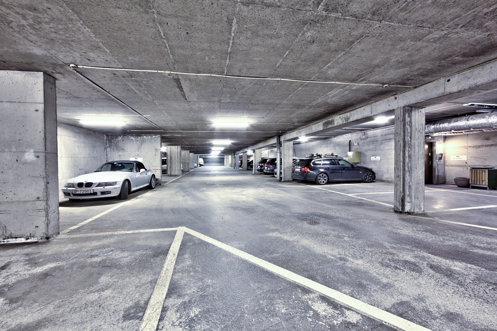 Garasjeanlegg med sykkelgarasje Galleribilde