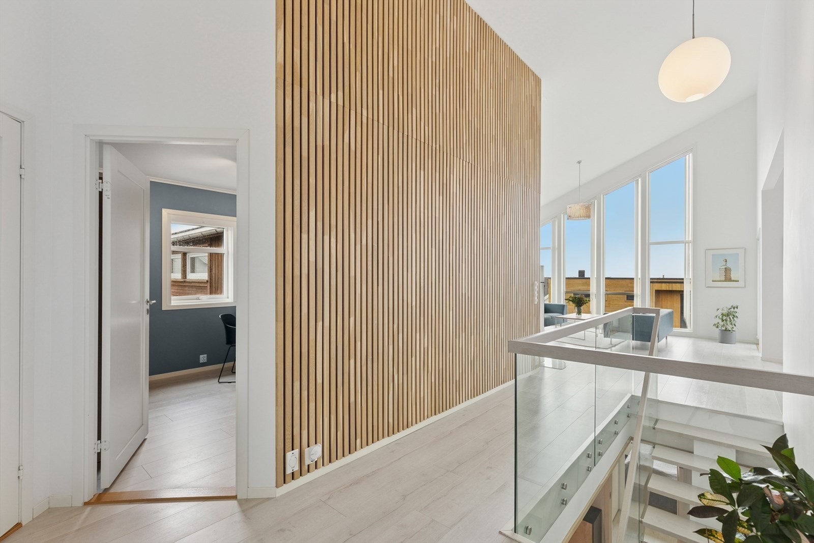 Gjennomgående og gode kvaliteter. Lekker trapp i moderne utførelse! Galleribilde