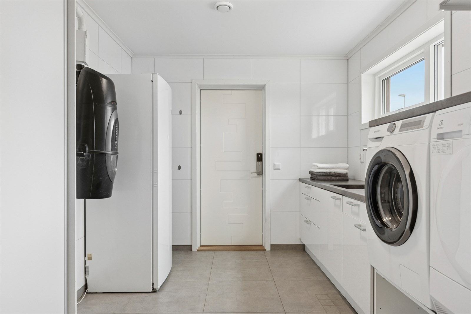 Praktisk og funksjonelt vaskerom! Galleribilde