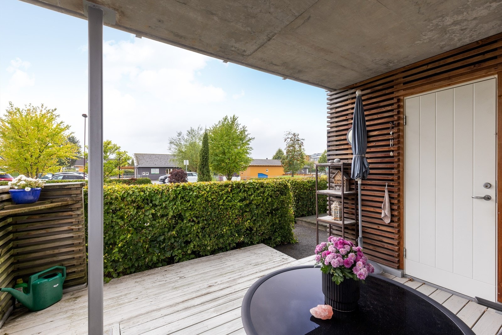 Det er også en bod i tilknytning til terrasse med fin oppbevaringsplass. Galleribilde