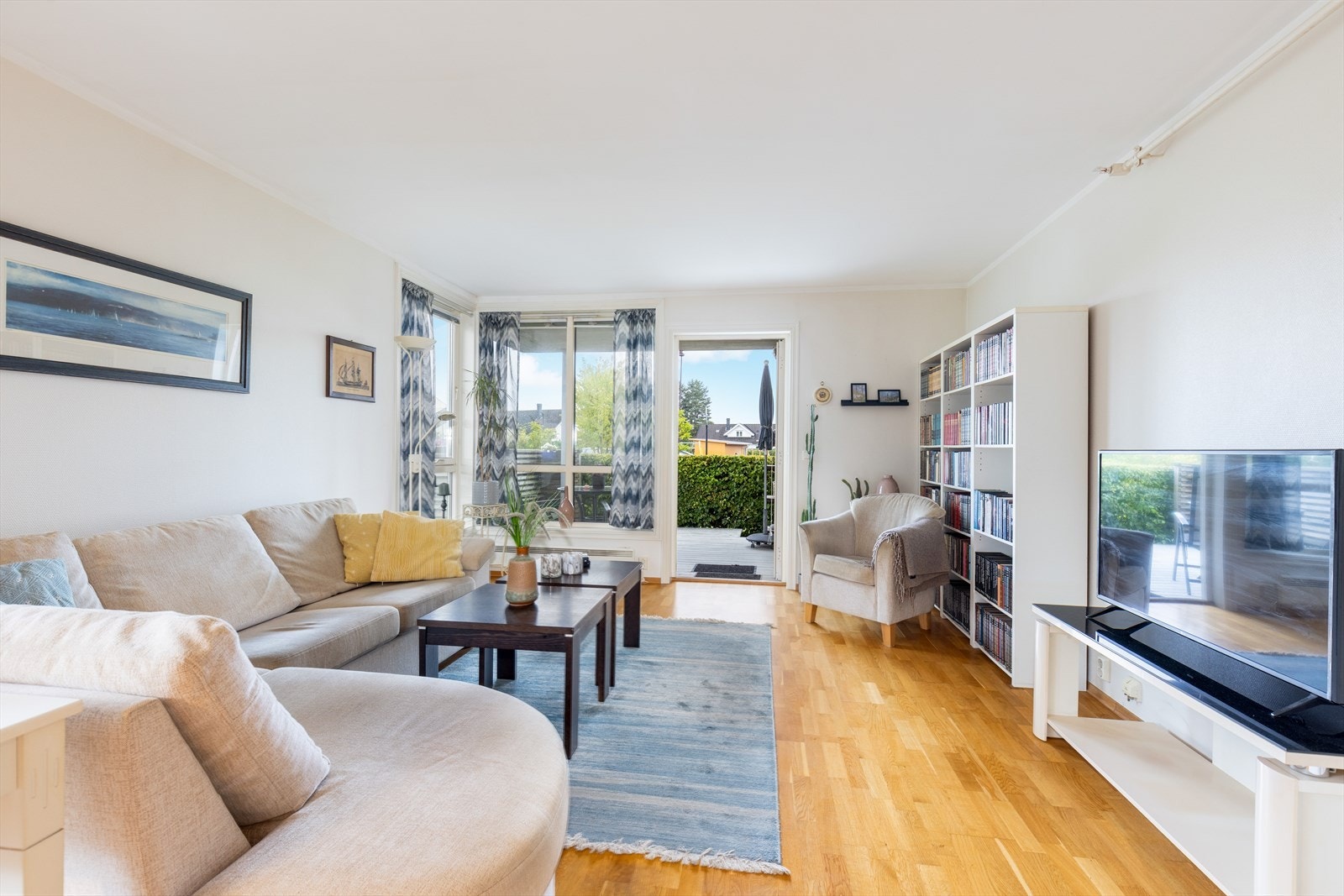 Leiligheten er lys og gjennomgående med fin stue/kjøkkenløsning. Galleribilde