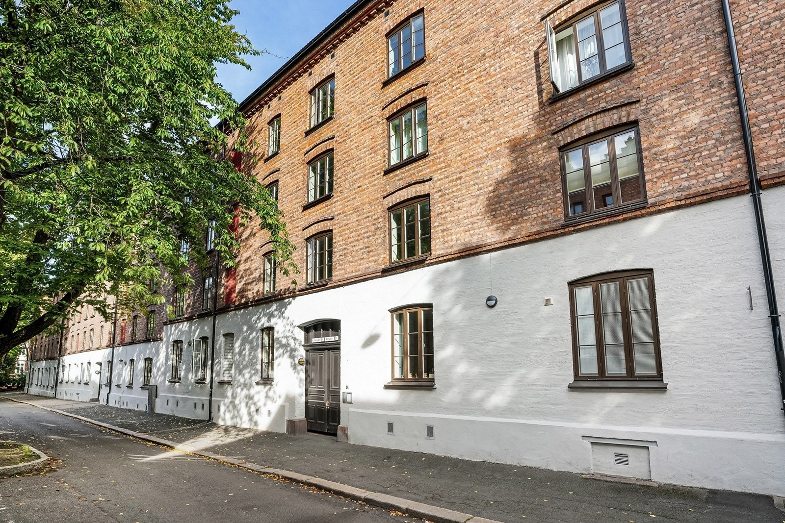 Inngangsparti. Galleribilde