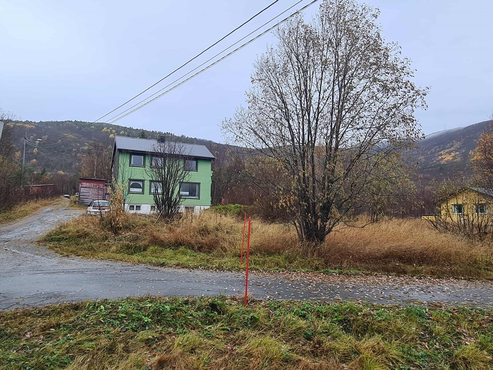 Innkjørsel til boligen Galleribilde