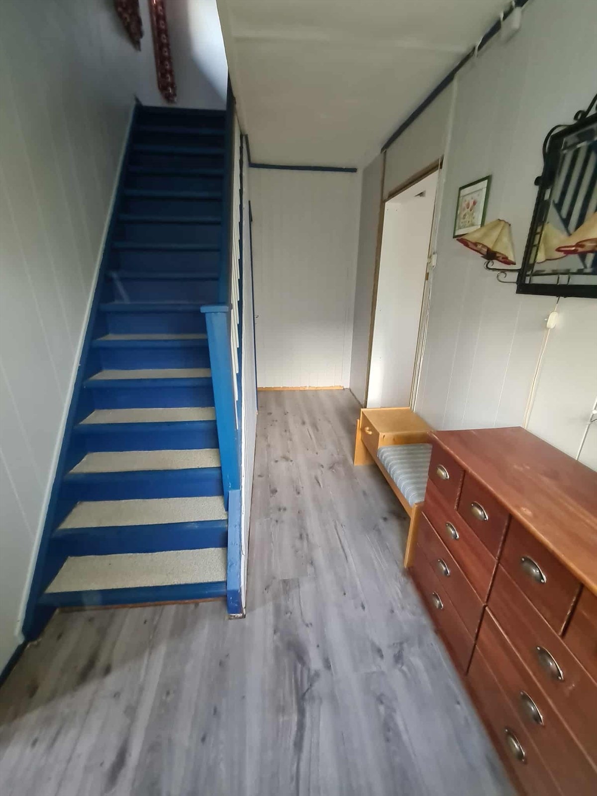 Trapp fra gang opp til 2. etasjen Galleribilde