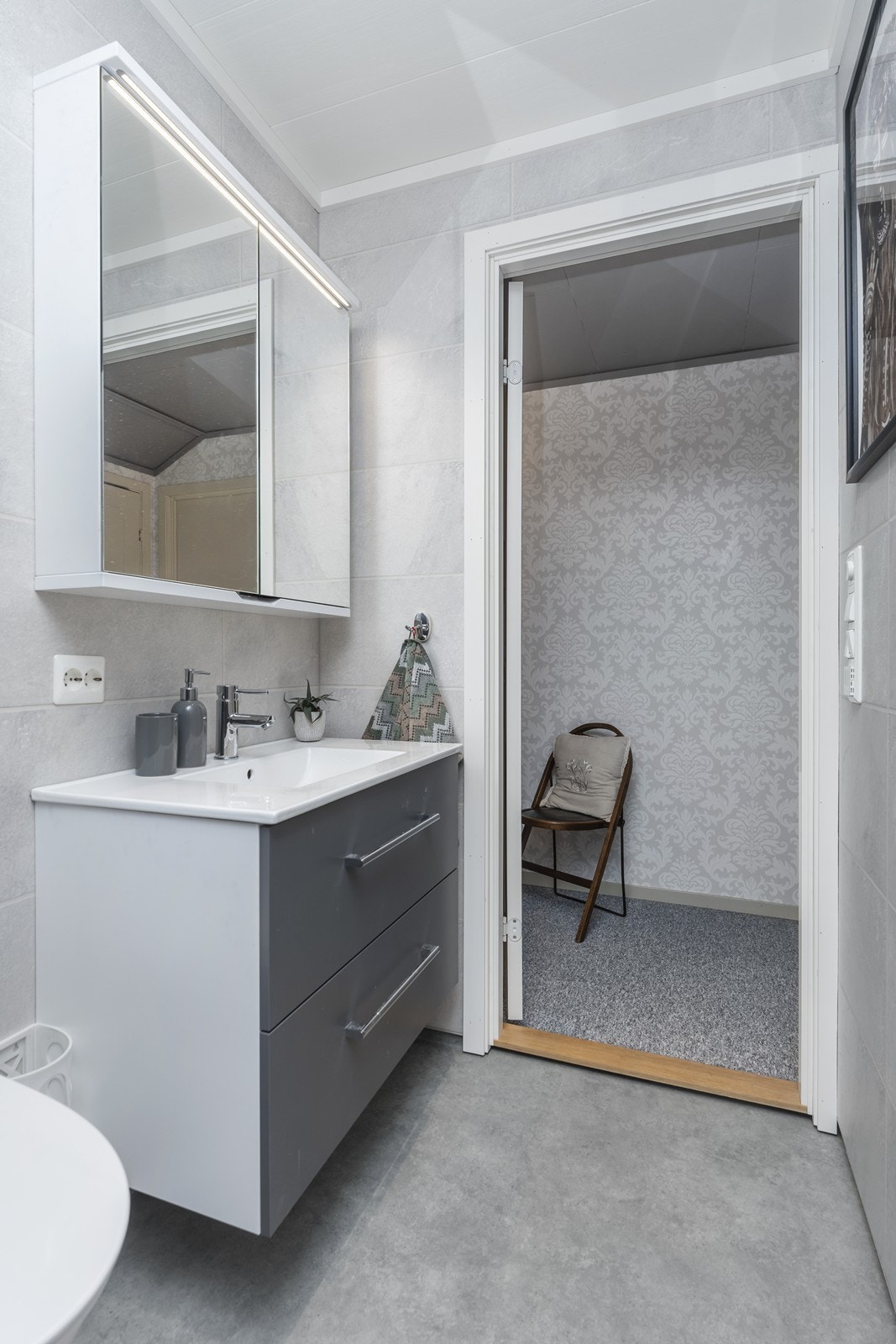 Badet har mekanisk ventilasjon og elektrisk gulvvarme Galleribilde