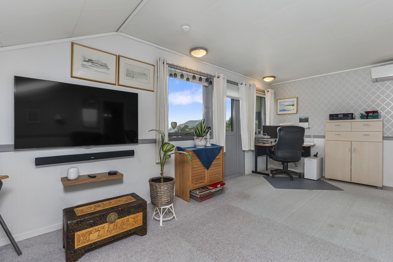 Fra loftstuen har er det tilgang til boligens øverste terrasse Galleribilde