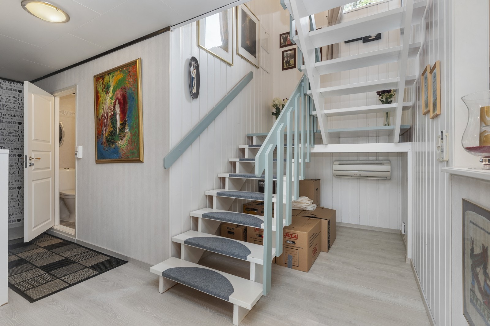 Varmepumpe plassert under trappeoppgang til 2. etg Galleribilde