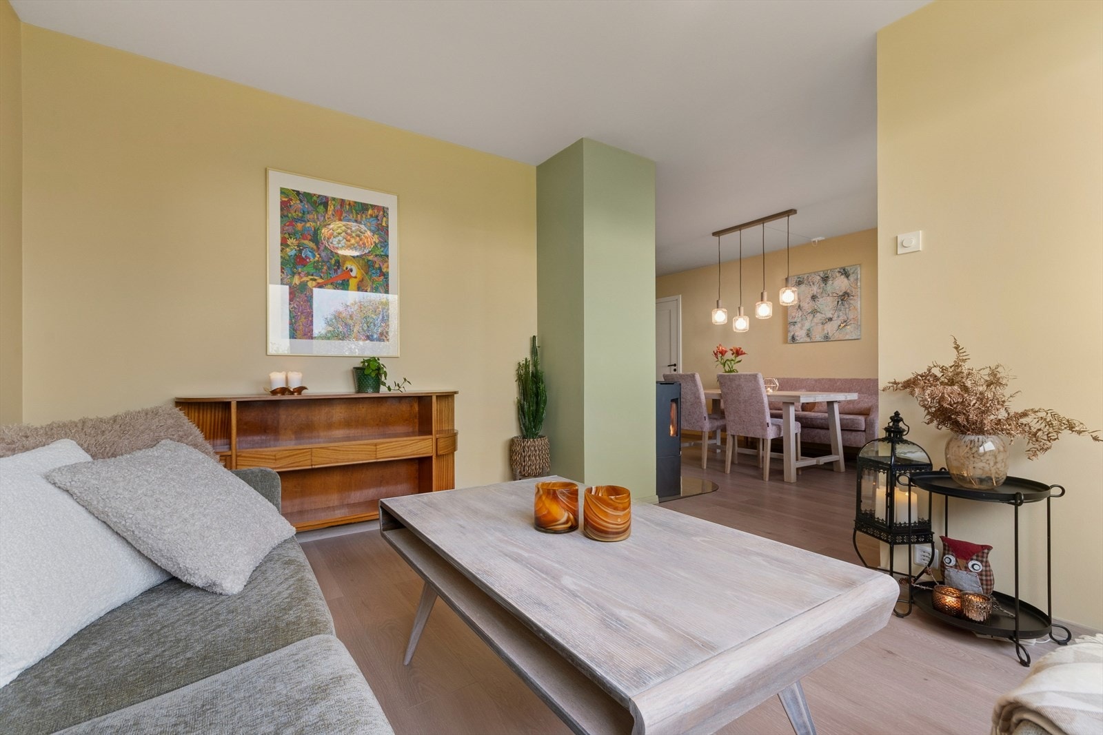 Stue mot spisestuedelen. Galleribilde