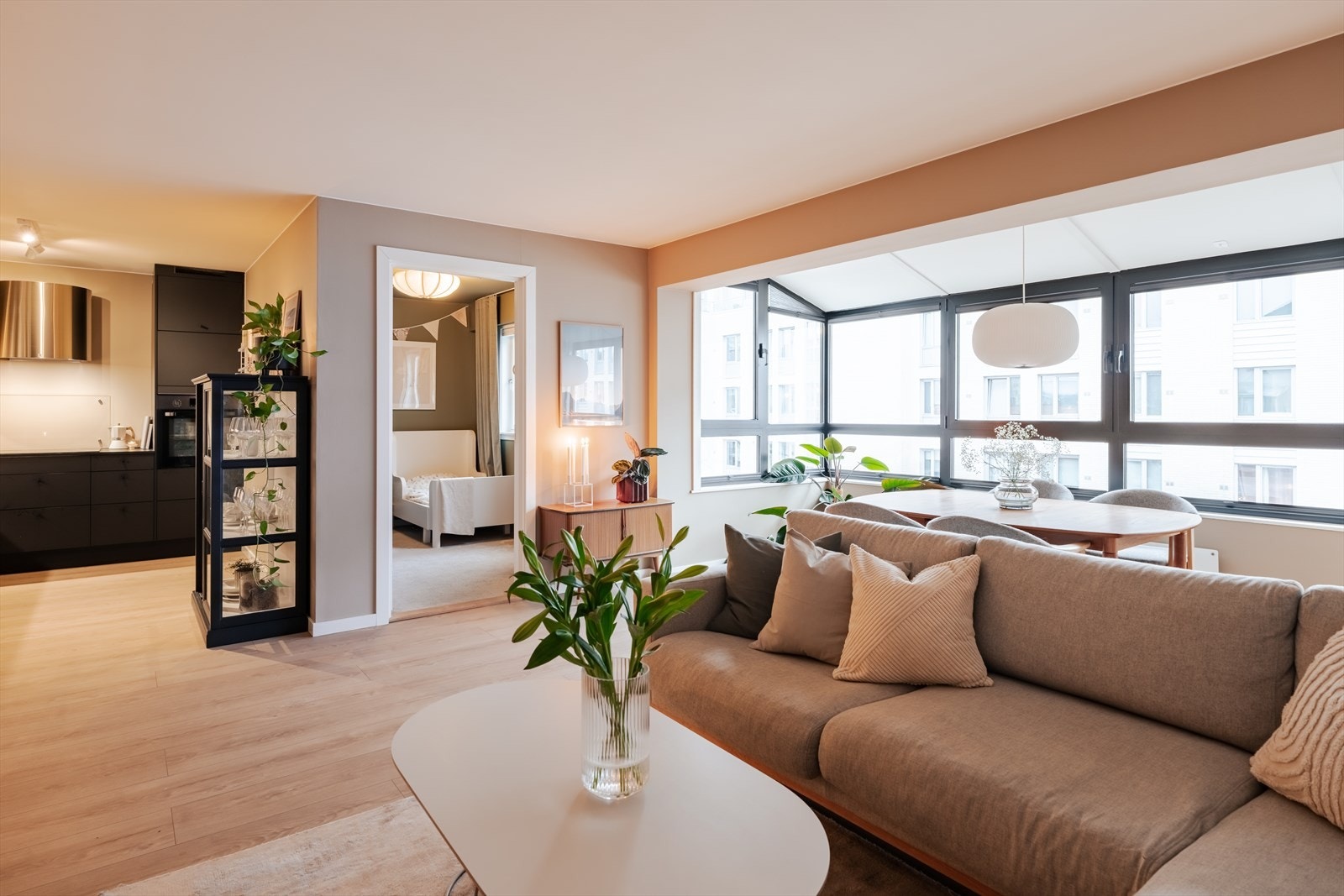 Totalt 3 soverom i leiligheten, det ene ligger i tilknytning stue/kjøkken. Galleribilde