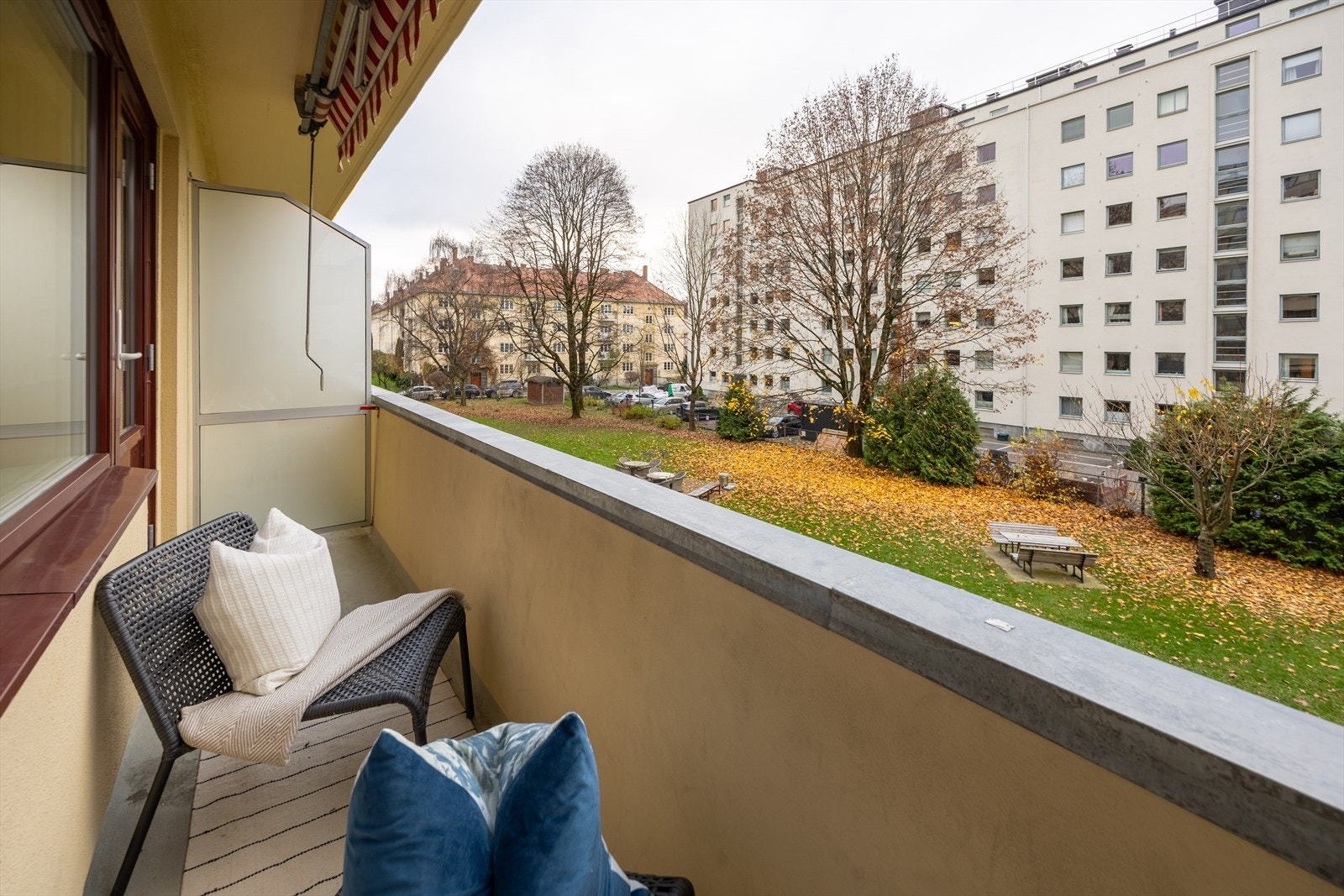 Hyggelig og luftig balkong med gode solforhold Galleribilde