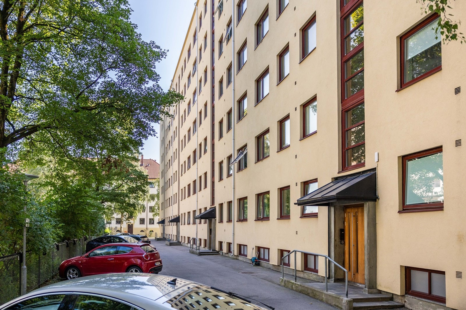 Sameiet disponerer 30 p-plasser utenfor inngangen som de leier ut - Her kan man sette seg på liste Galleribilde