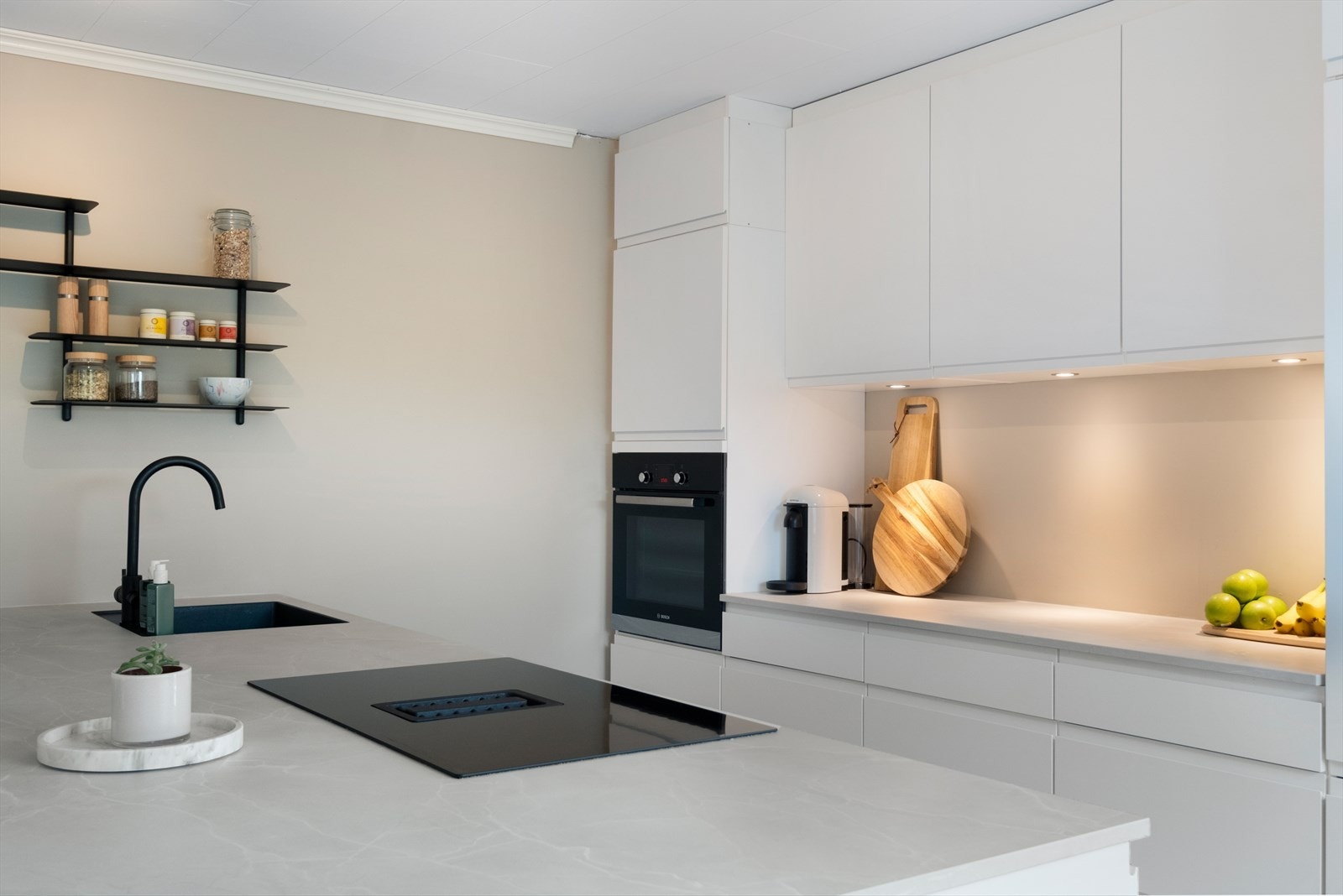 Komfyrvakt sikrer trygg matlaging på kjøkkenet. Galleribilde