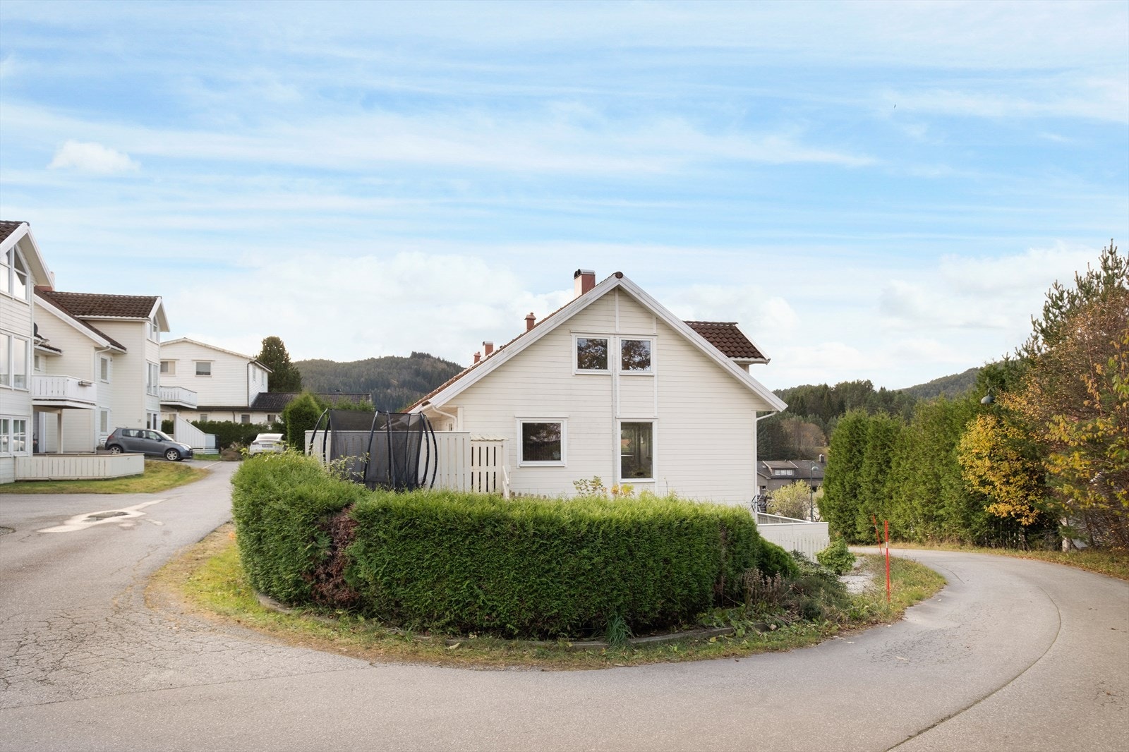 Tomten ligger i en vesthelling med gode lys- og solforhold. Galleribilde