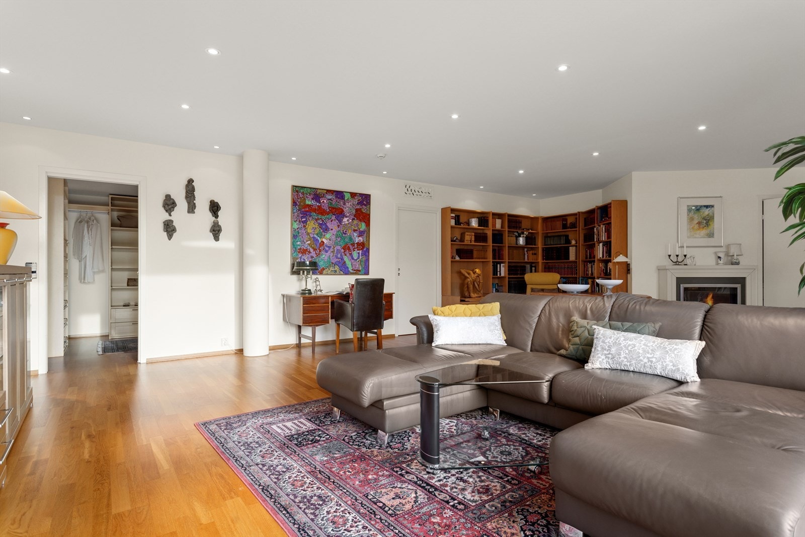 Peis gir en varm atmosfære i stuen. Galleribilde