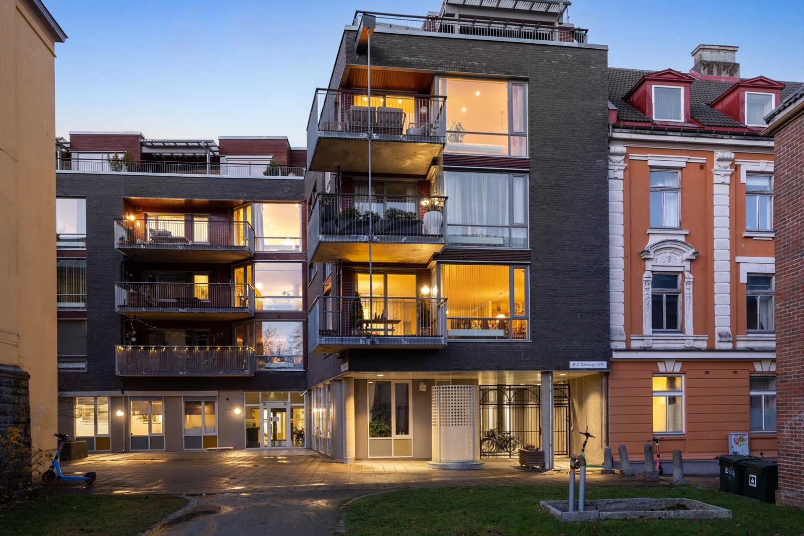 Eiendommen er omkranset av vernede eiendommer. Galleribilde