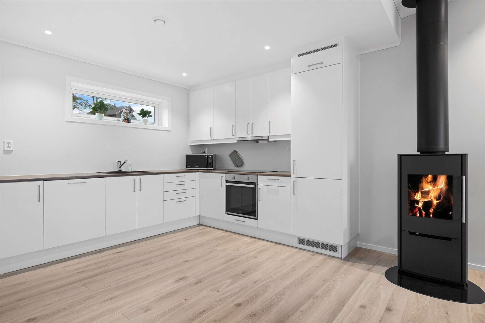 Tidløs, pen kjøkkeninnredning fra Mesterkjøkken Galleribilde