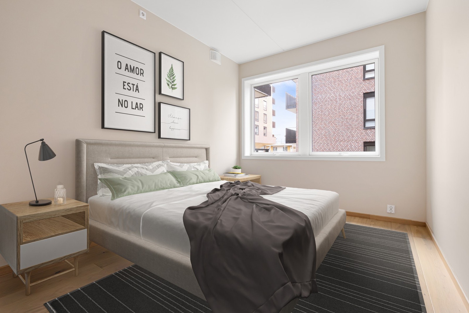 Romslig hovedsoverom med god plass til dobbeltseng, nattbord og garderobe. Galleribilde